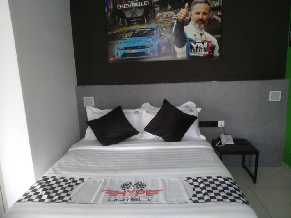Hype Motorsports Hotel Порт-Диксон Экстерьер фото