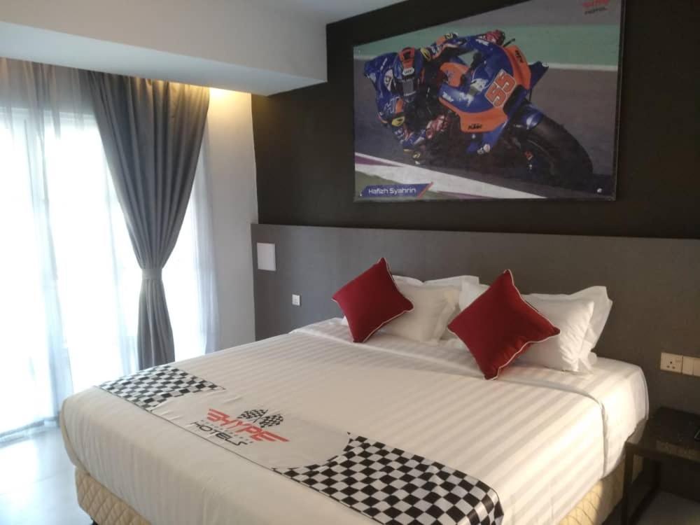 Hype Motorsports Hotel Порт-Диксон Экстерьер фото